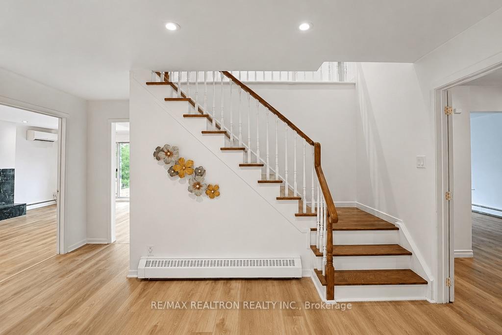 Photo 8 of 18 Debra Crescent, Barrie, Allandale Heights — HOMEH