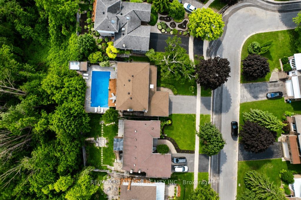 Photo 38 of 18 Debra Crescent, Barrie, Allandale Heights — HOMEH