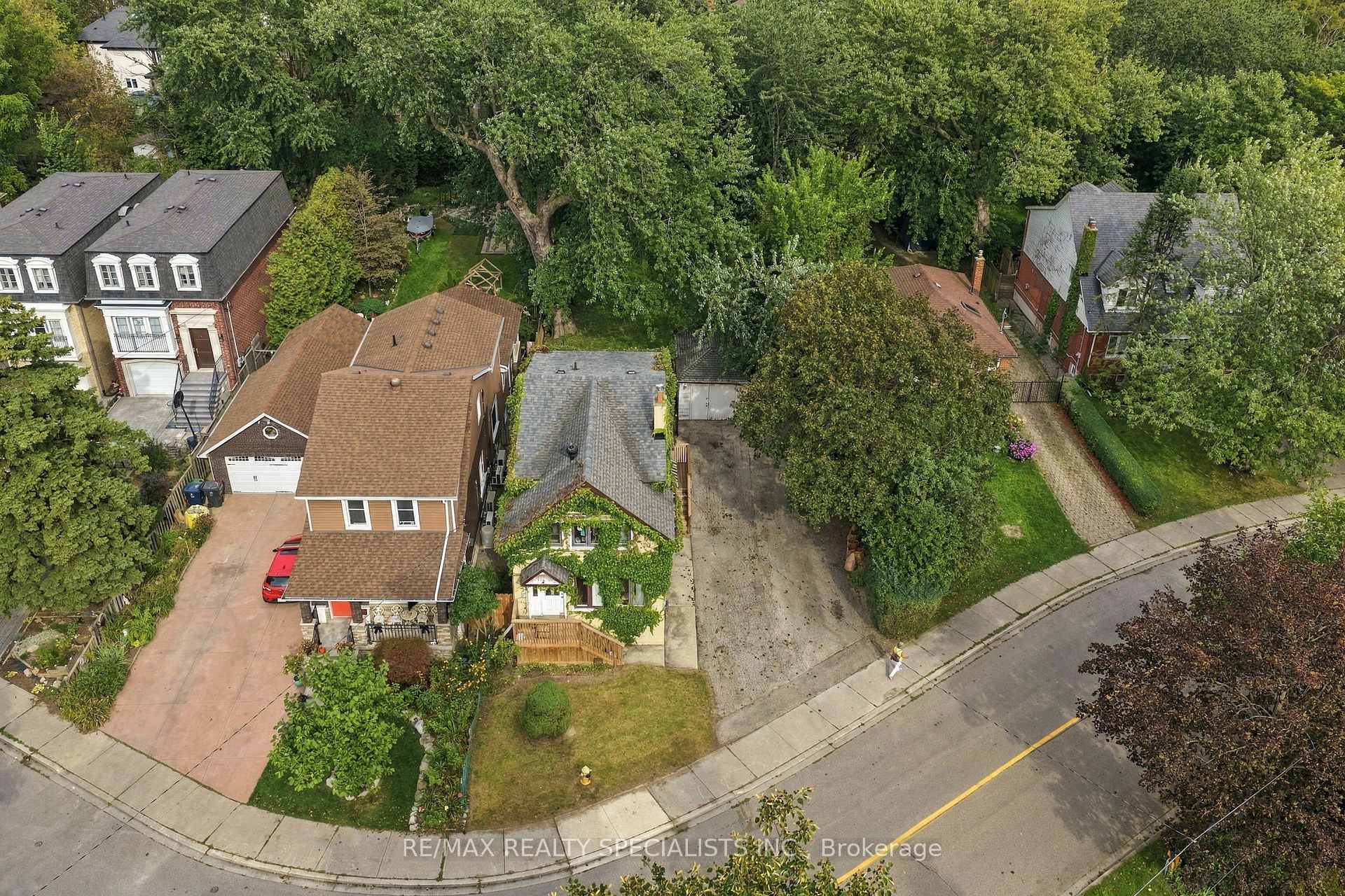 Photo 2 of 67 Twenty Seventh Street, Etobicoke, Long Branch — HOMEH
