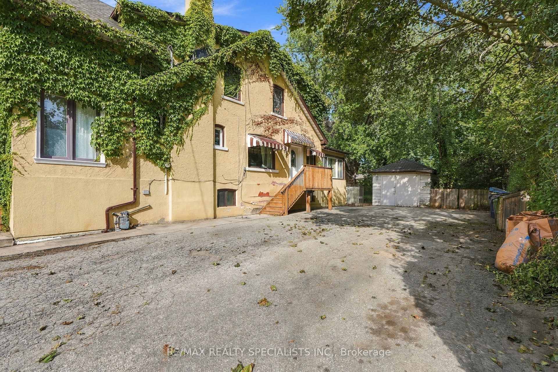 Photo 19 of 67 Twenty Seventh Street, Etobicoke, Long Branch — HOMEH