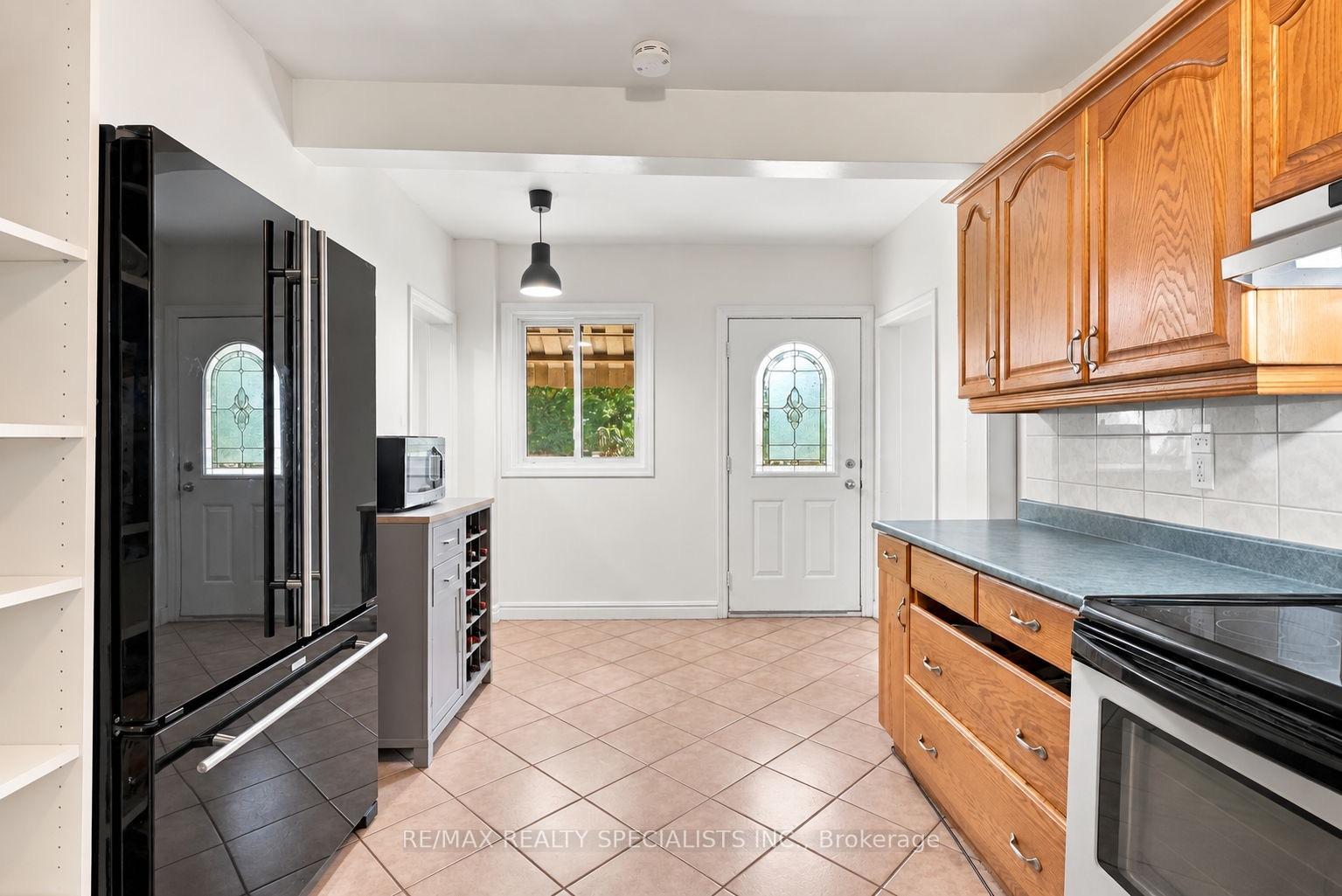 Photo 21 of 67 Twenty Seventh Street, Etobicoke, Long Branch — HOMEH