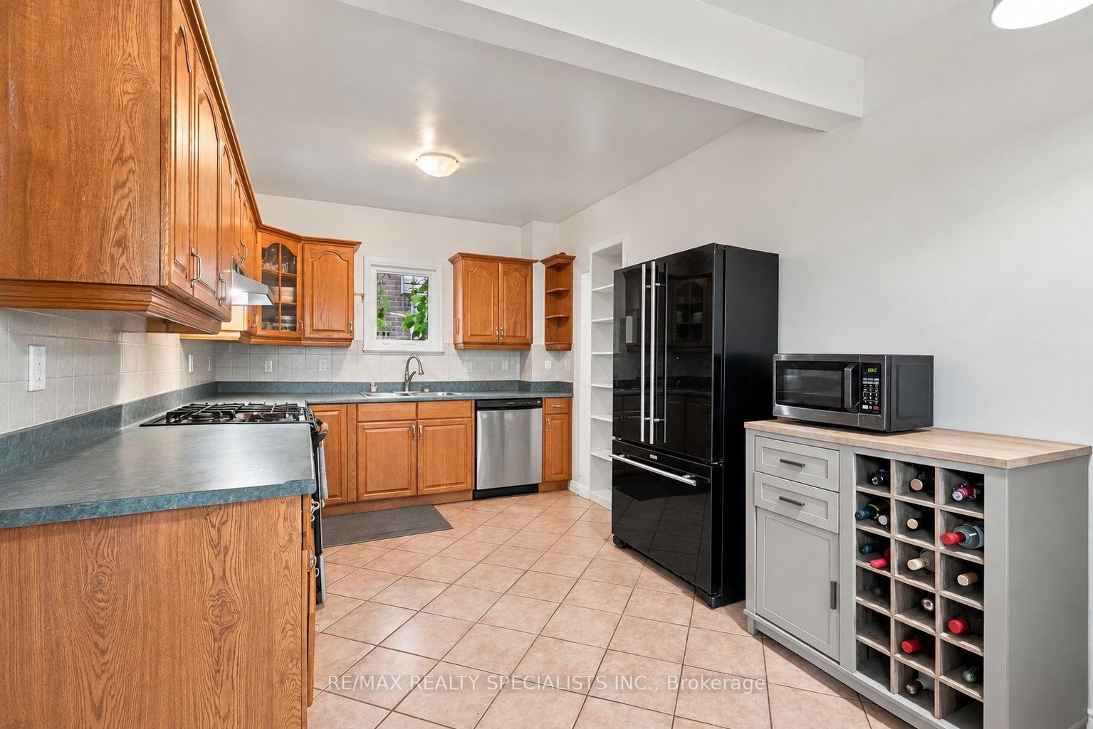 Photo 22 of 67 Twenty Seventh Street, Etobicoke, Long Branch — HOMEH