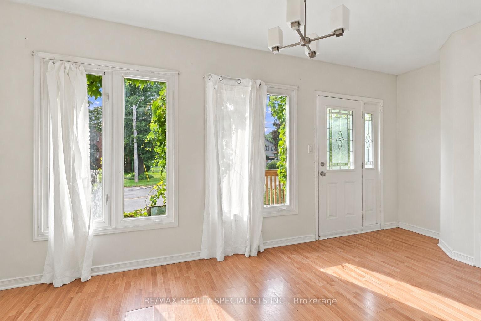Photo 23 of 67 Twenty Seventh Street, Etobicoke, Long Branch — HOMEH