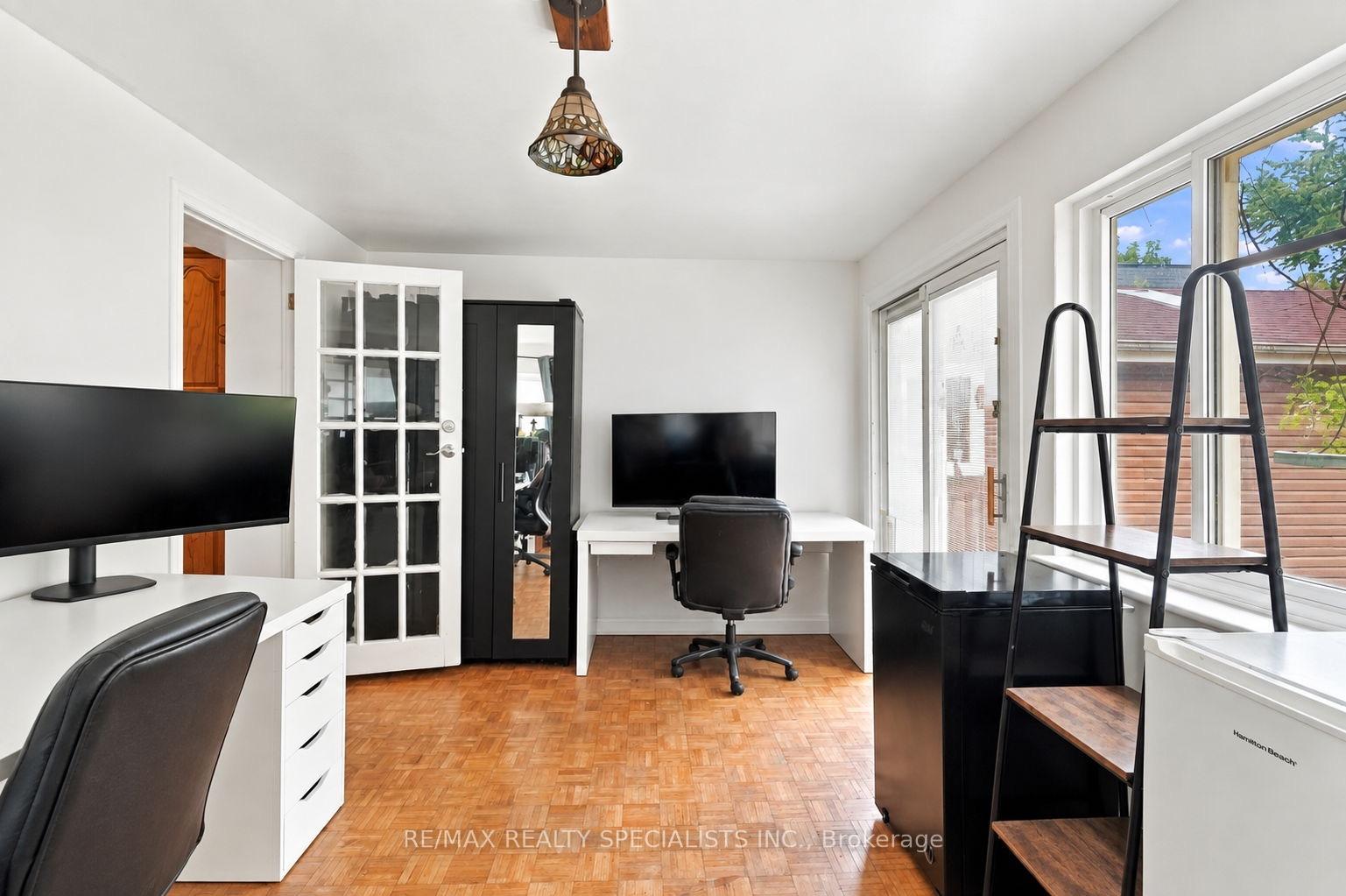 Photo 25 of 67 Twenty Seventh Street, Etobicoke, Long Branch — HOMEH