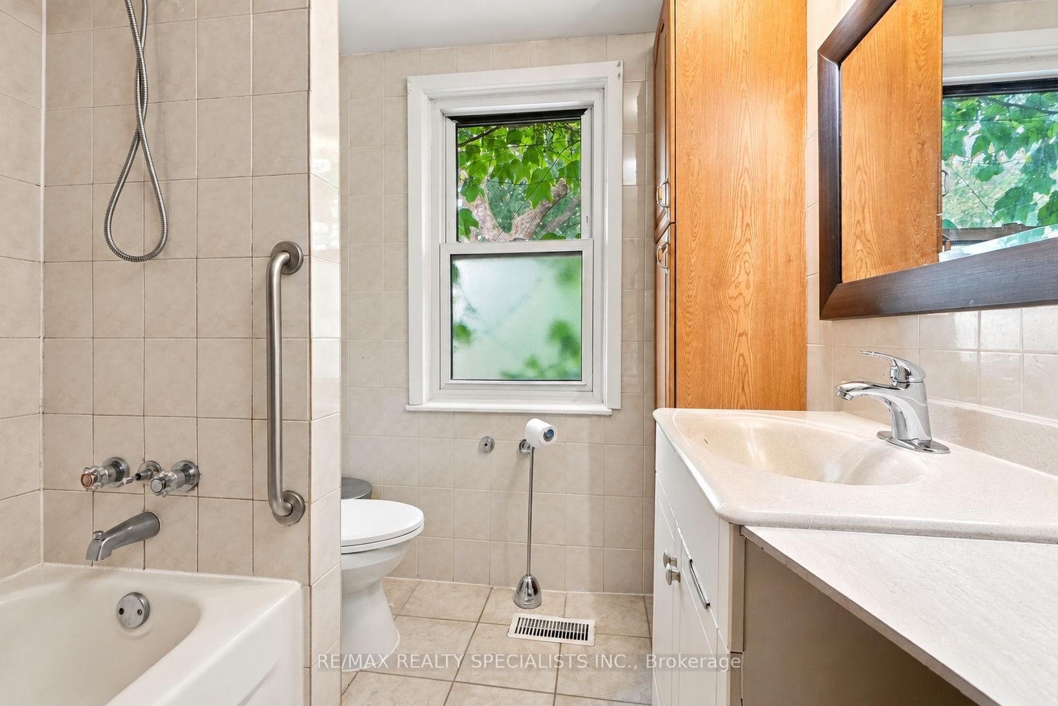 Photo 28 of 67 Twenty Seventh Street, Etobicoke, Long Branch — HOMEH