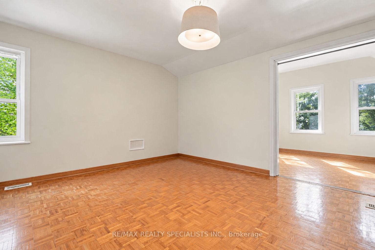 Photo 32 of 67 Twenty Seventh Street, Etobicoke, Long Branch — HOMEH