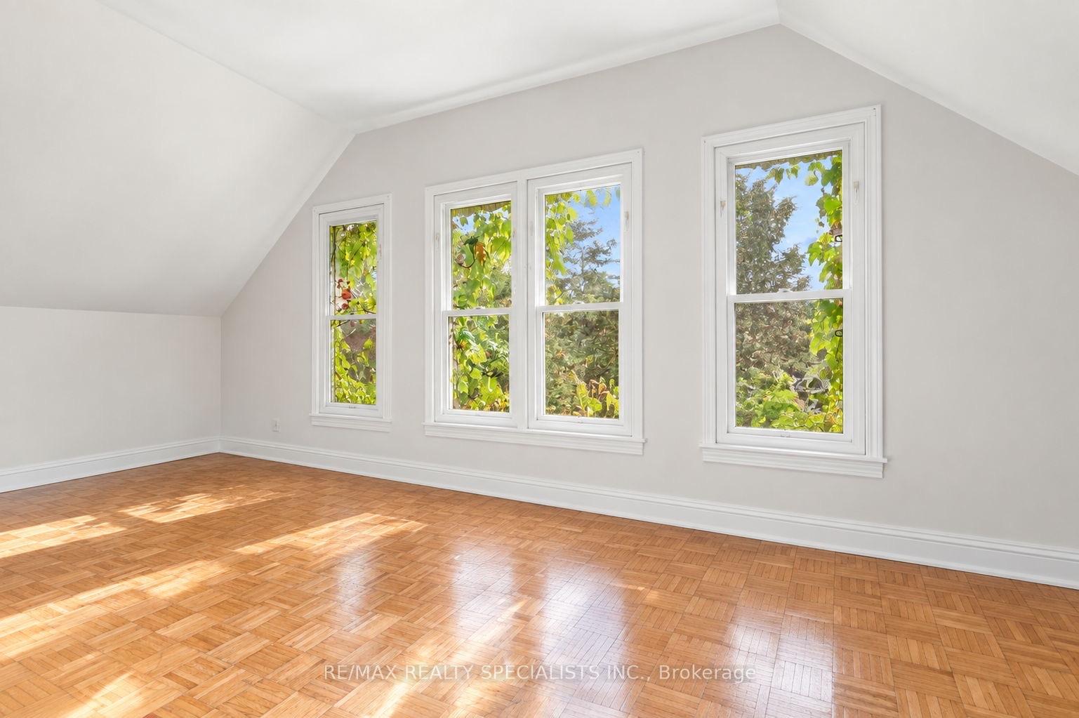 Photo 33 of 67 Twenty Seventh Street, Etobicoke, Long Branch — HOMEH