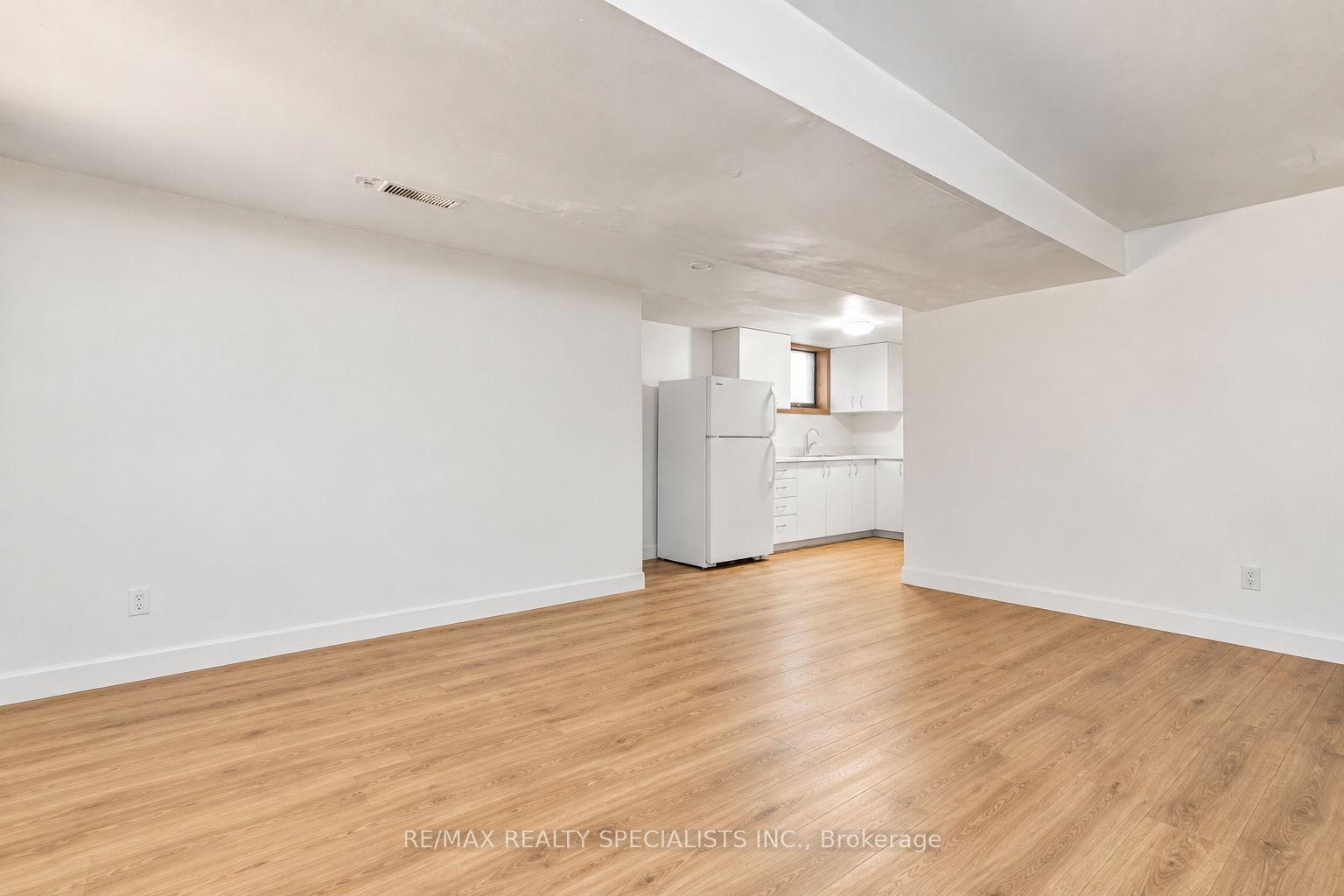 Photo 34 of 67 Twenty Seventh Street, Etobicoke, Long Branch — HOMEH