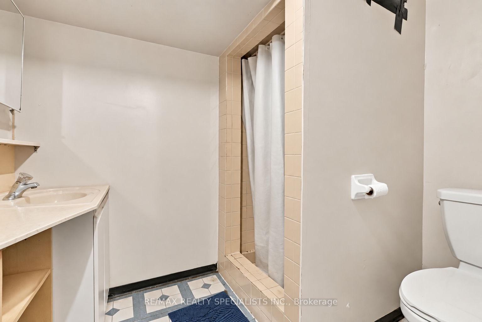 Photo 36 of 67 Twenty Seventh Street, Etobicoke, Long Branch — HOMEH