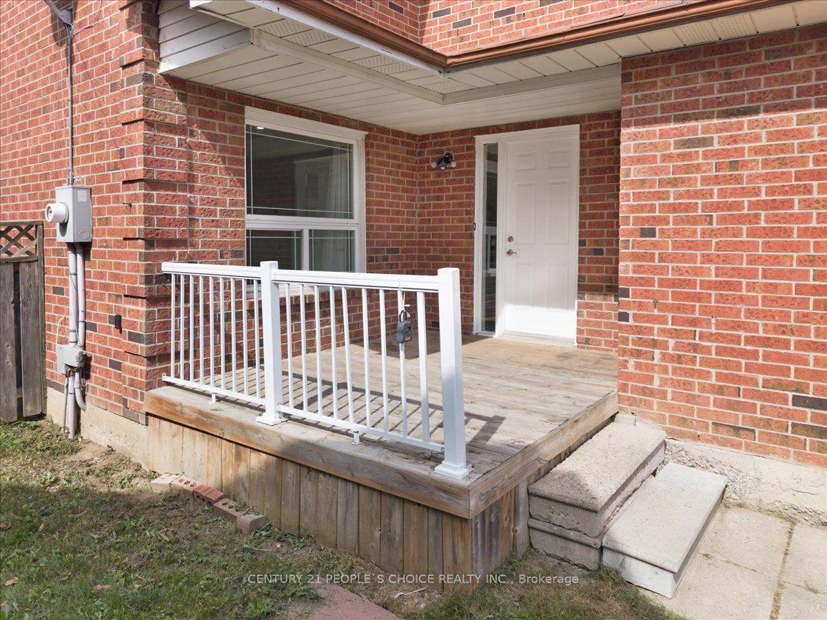 Photo 2 of 28 Beisel Court, Brampton, Heart Lake West — HOMEH