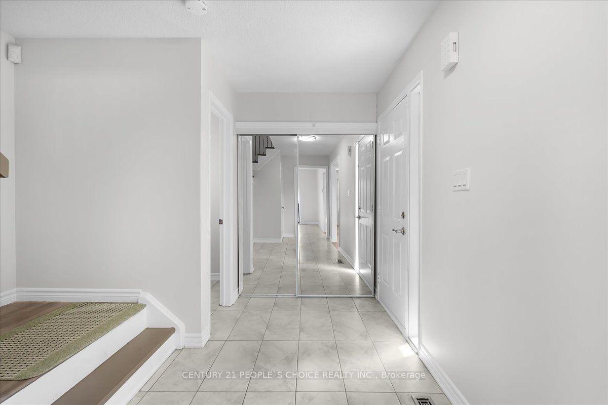 Photo 3 of 28 Beisel Court, Brampton, Heart Lake West — HOMEH