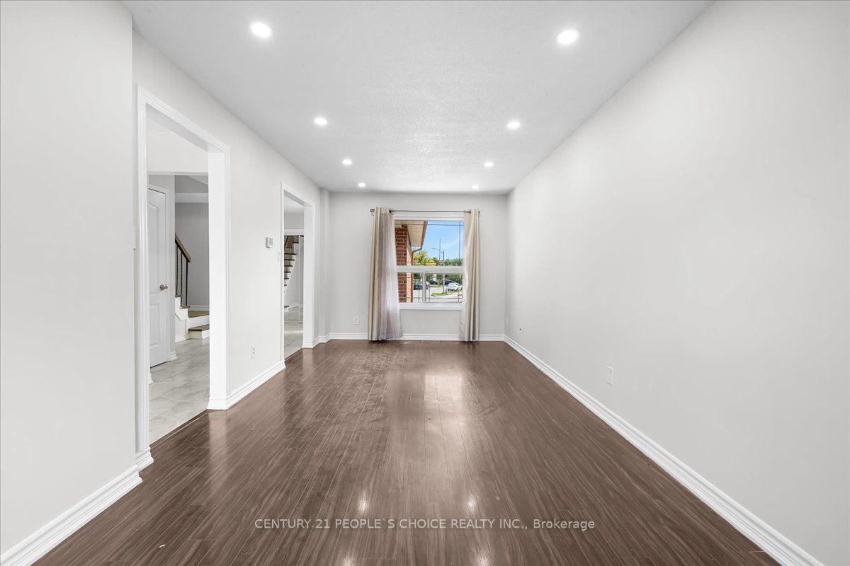 Photo 6 of 28 Beisel Court, Brampton, Heart Lake West — HOMEH