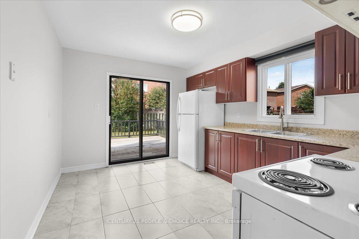 Photo 8 of 28 Beisel Court, Brampton, Heart Lake West — HOMEH