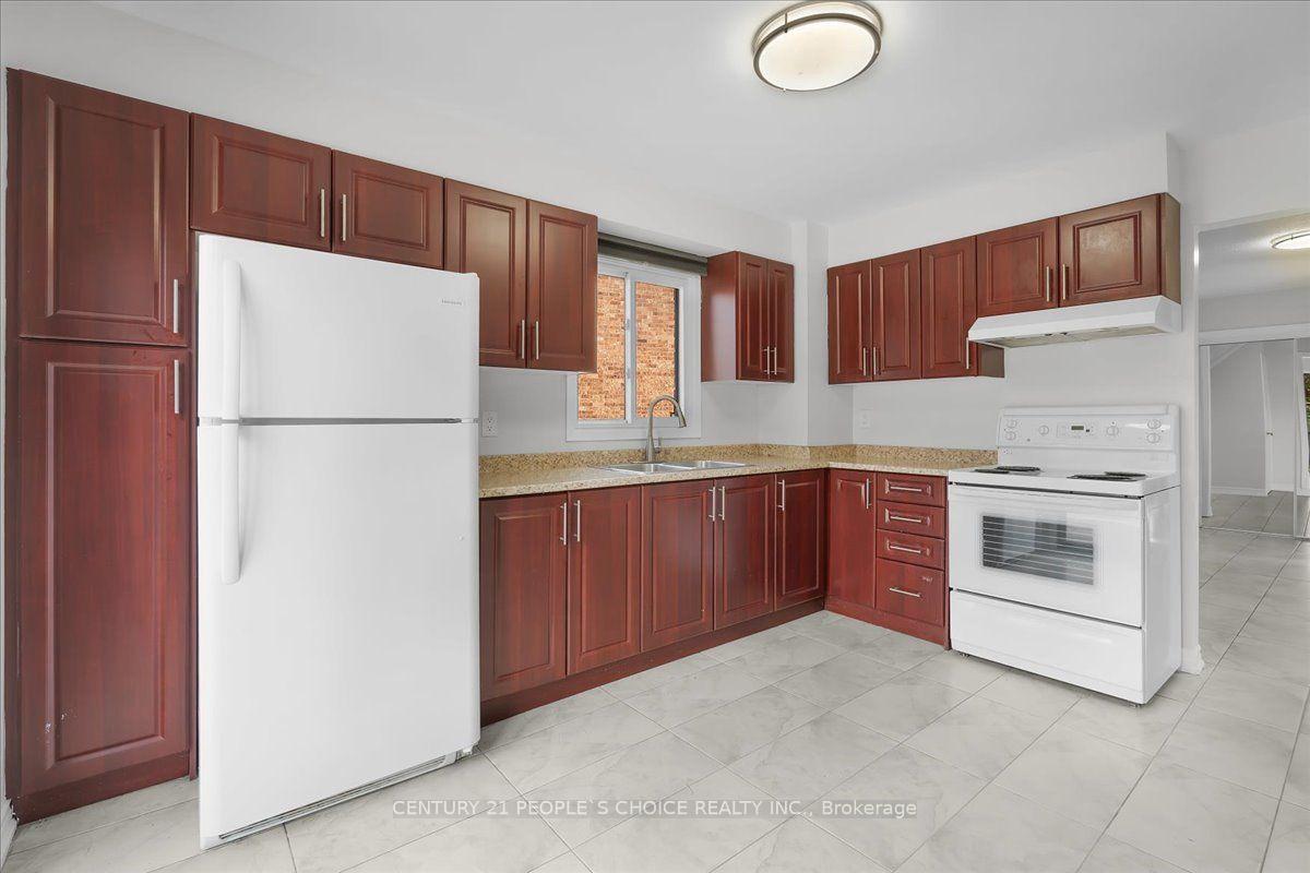 Photo 9 of 28 Beisel Court, Brampton, Heart Lake West — HOMEH