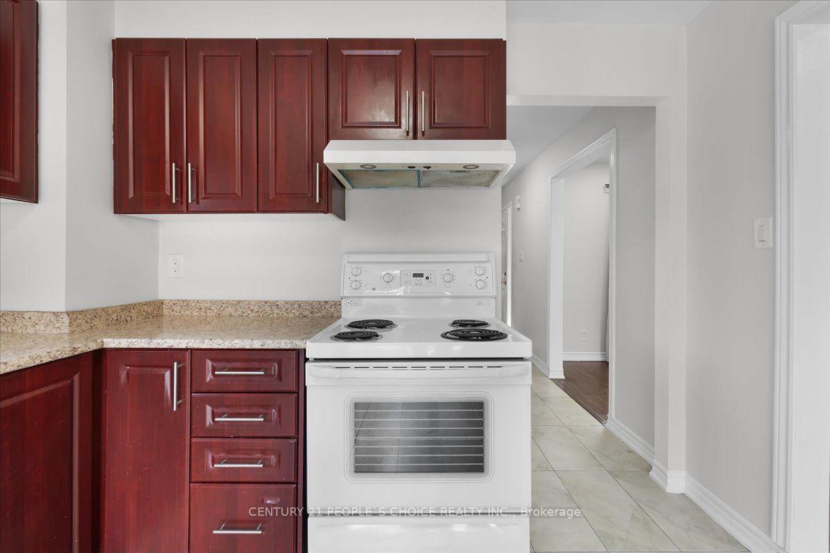 Photo 10 of 28 Beisel Court, Brampton, Heart Lake West — HOMEH