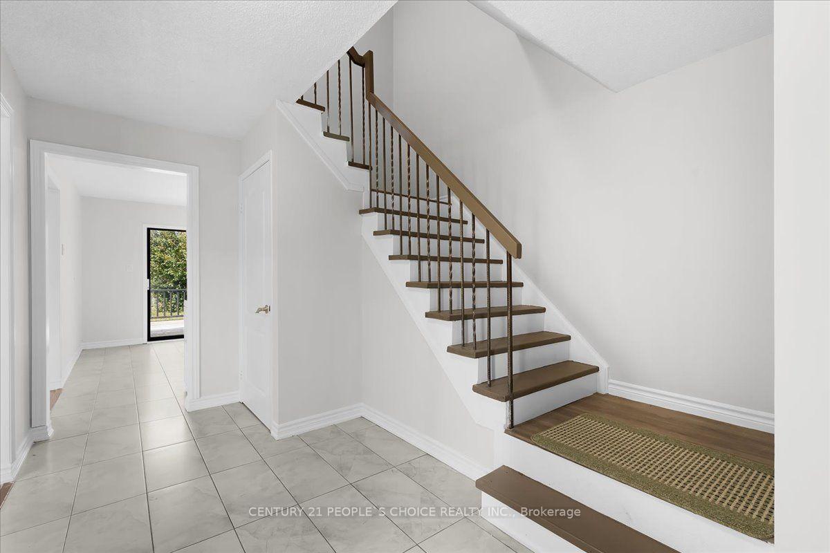 Photo 12 of 28 Beisel Court, Brampton, Heart Lake West — HOMEH