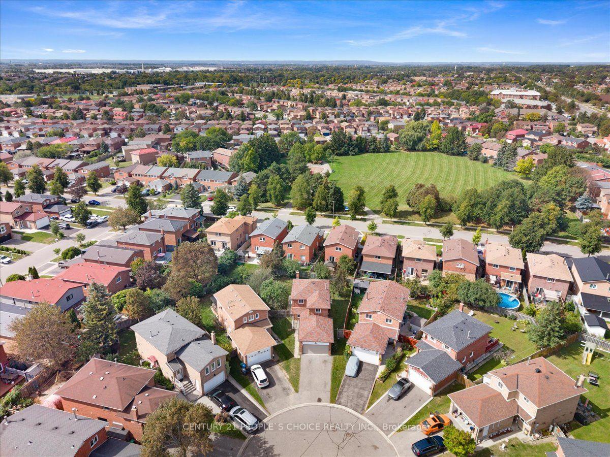 Photo 36 of 28 Beisel Court, Brampton, Heart Lake West — HOMEH