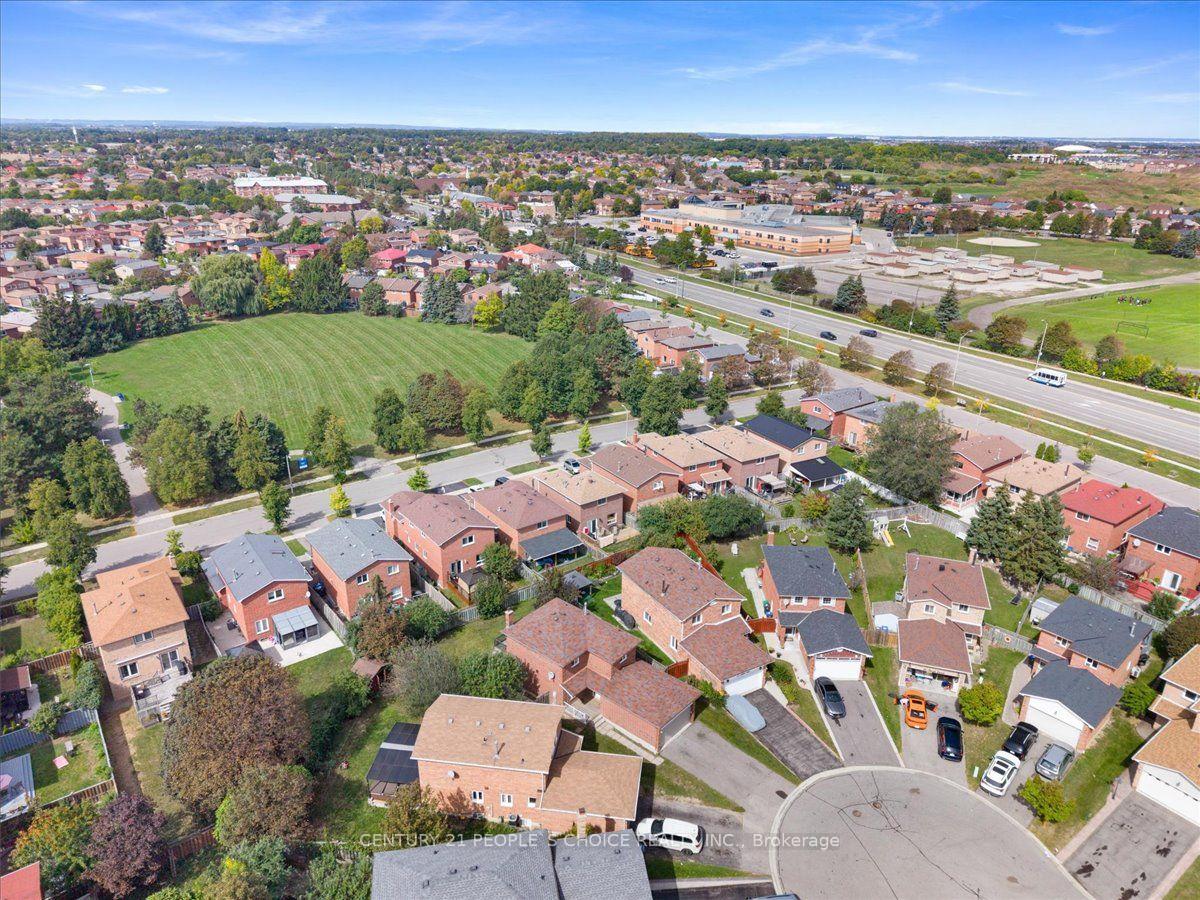 Photo 37 of 28 Beisel Court, Brampton, Heart Lake West — HOMEH
