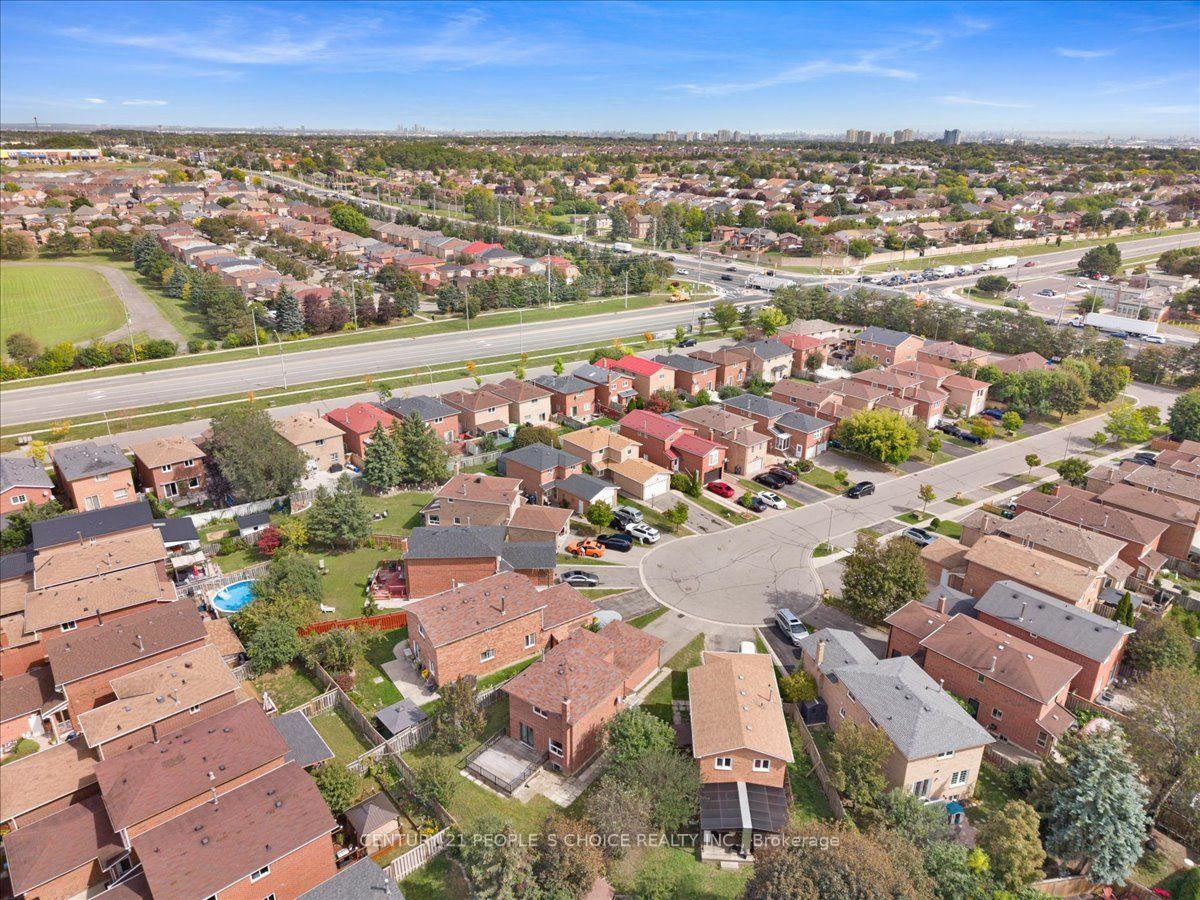 Photo 39 of 28 Beisel Court, Brampton, Heart Lake West — HOMEH