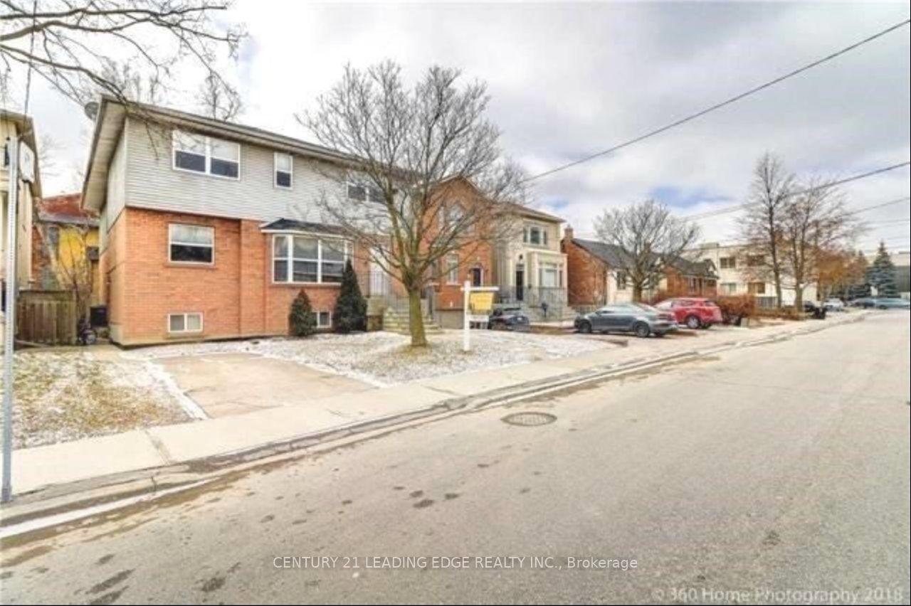 Photo 3 of Unit Bsmt 2, 527 Glengarry Avenue, Toronto, Bedford Park-Nortown — HOMEH