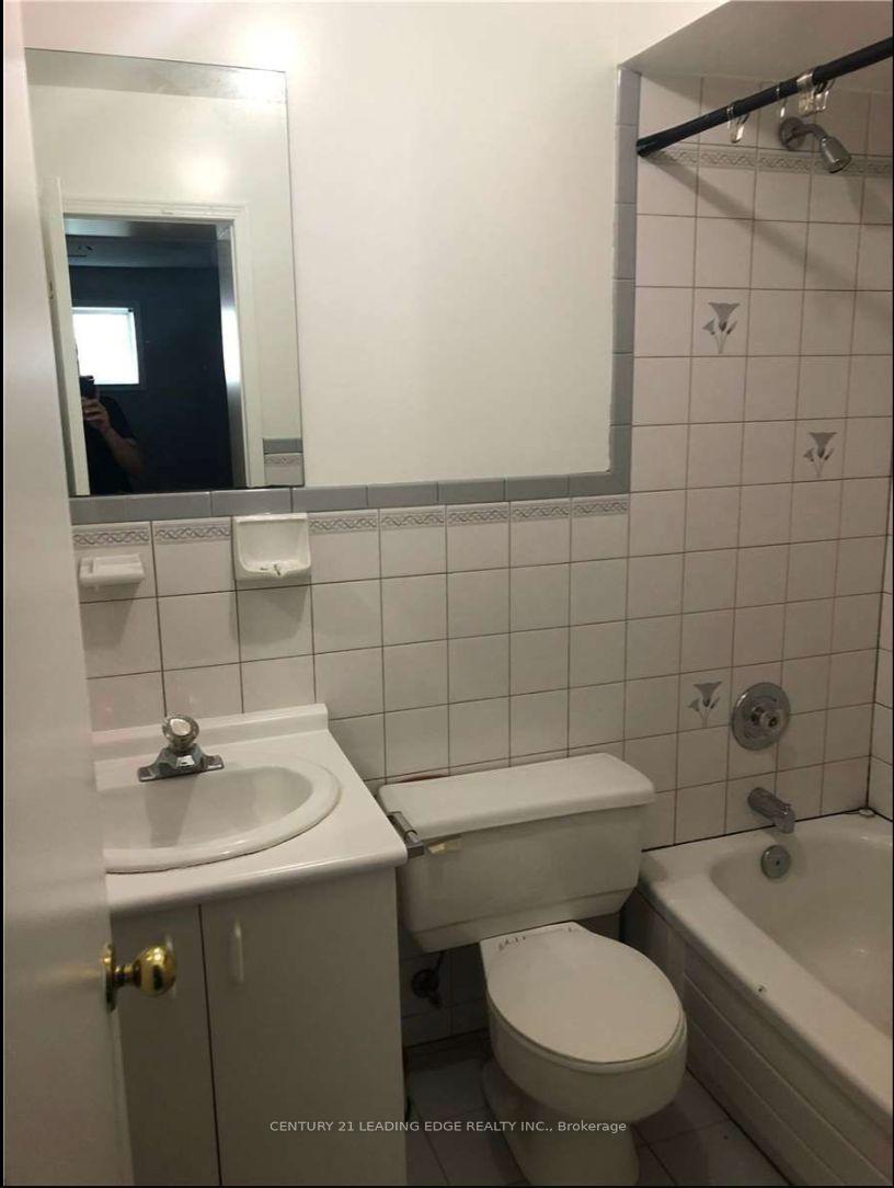 Photo 6 of Unit Bsmt 2, 527 Glengarry Avenue, Toronto, Bedford Park-Nortown — HOMEH