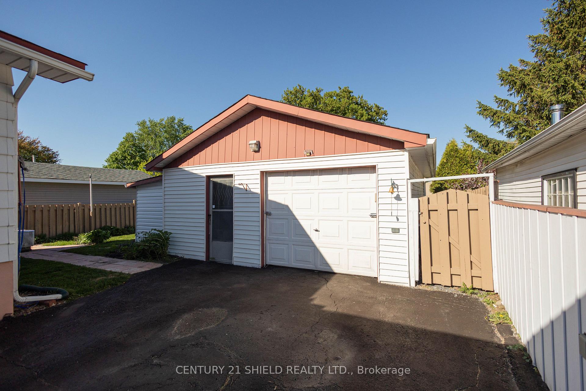 Photo 4 of 1107 Grand Avenue, Cornwall, Cornwall — HOMEH