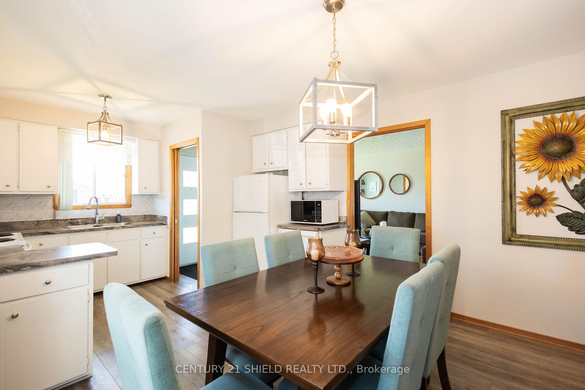 Photo 8 of 1107 Grand Avenue, Cornwall, Cornwall — HOMEH
