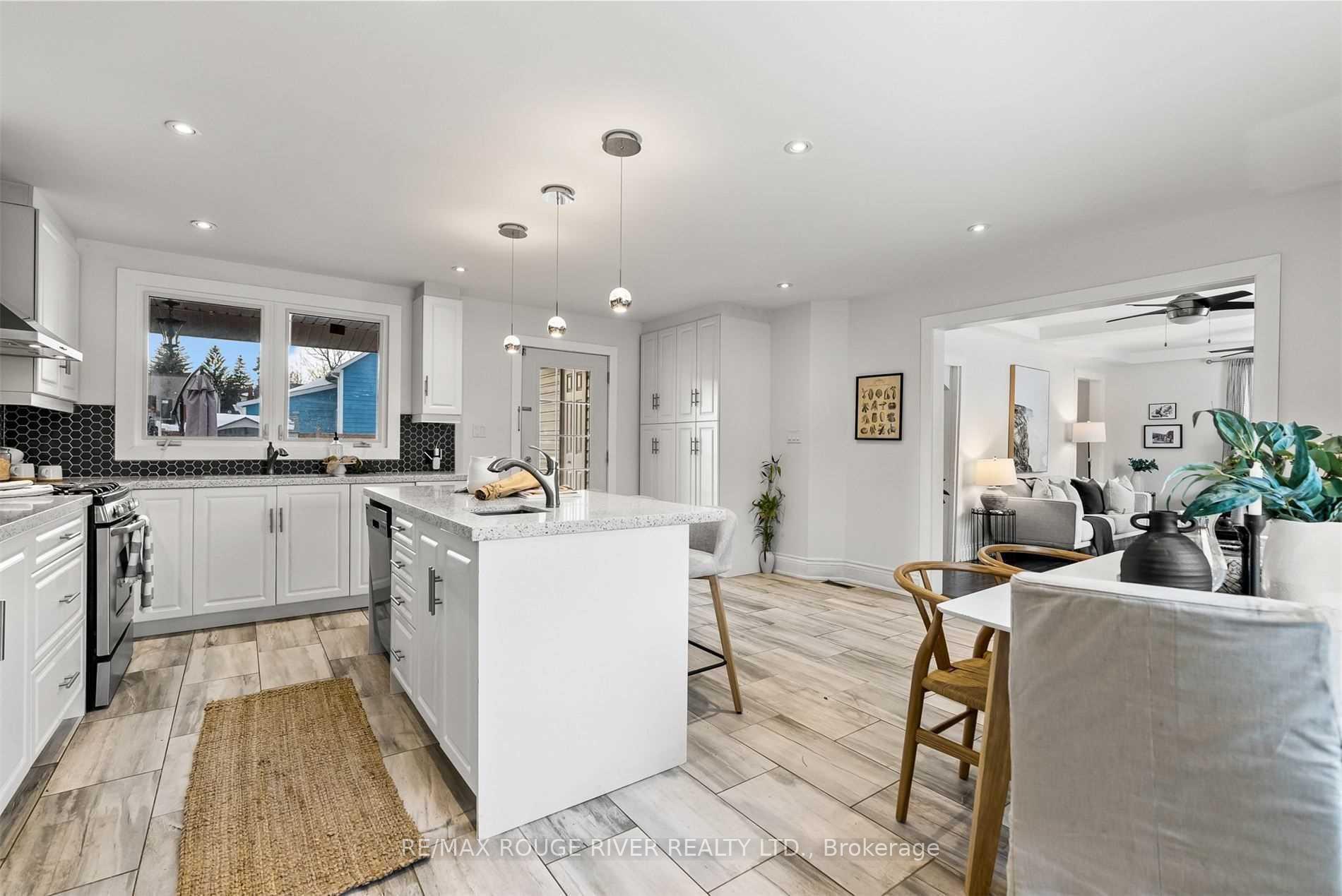 Photo 2 of Unit Upper, 131 John Street E, Whitby, Downtown Whitby — HOMEH
