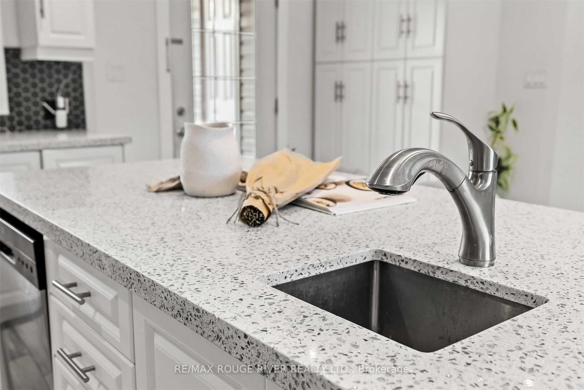 Photo 3 of Unit Upper, 131 John Street E, Whitby, Downtown Whitby — HOMEH