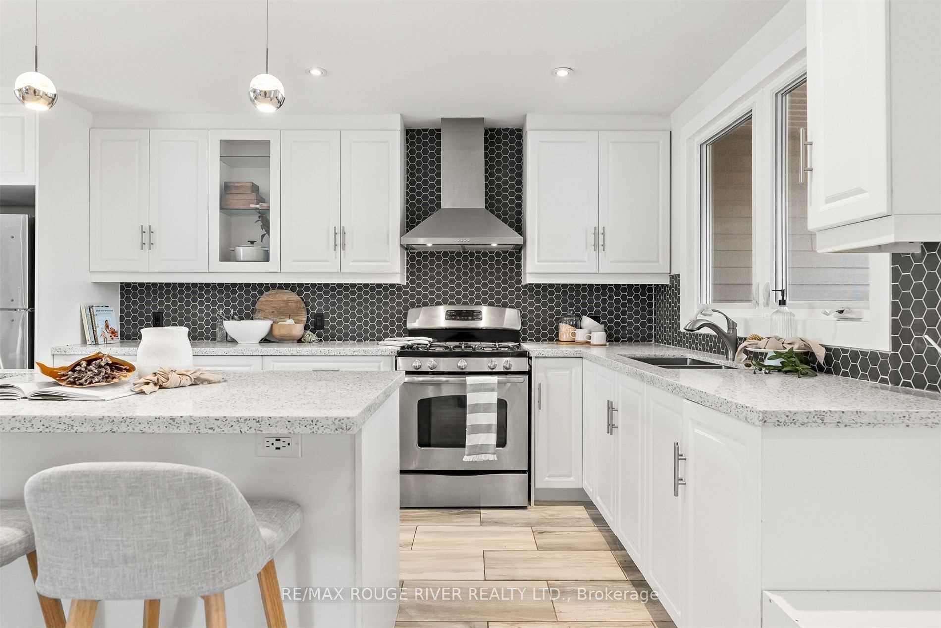 Photo 4 of Unit Upper, 131 John Street E, Whitby, Downtown Whitby — HOMEH