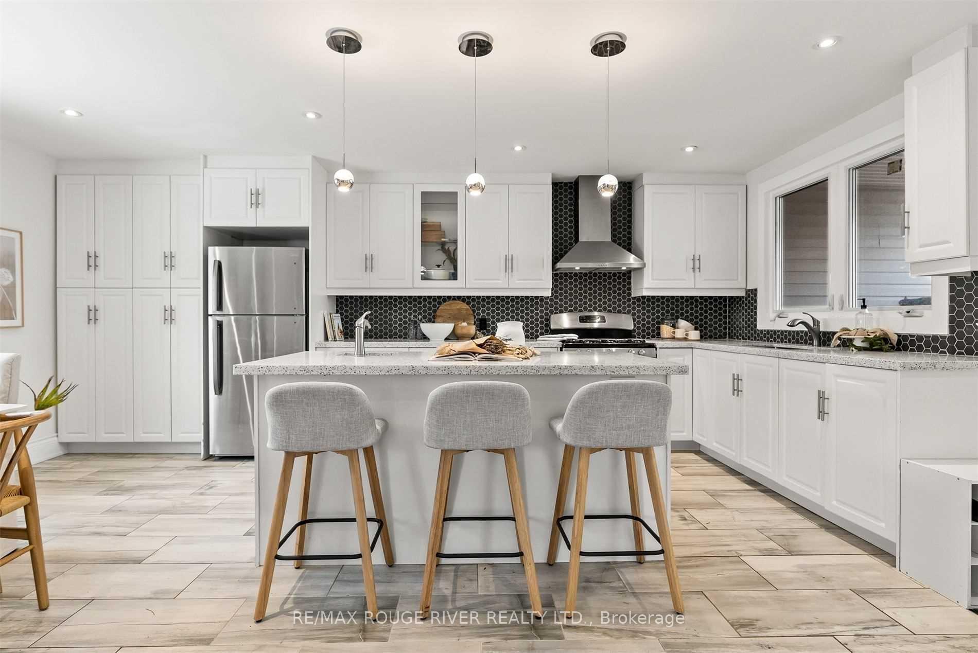 Photo 5 of Unit Upper, 131 John Street E, Whitby, Downtown Whitby — HOMEH