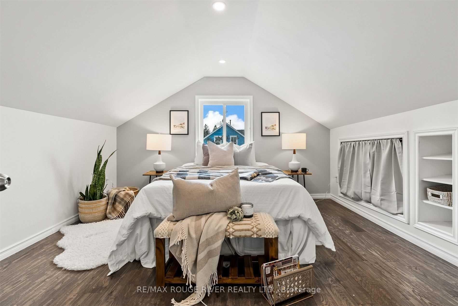 Photo 8 of Unit Upper, 131 John Street E, Whitby, Downtown Whitby — HOMEH