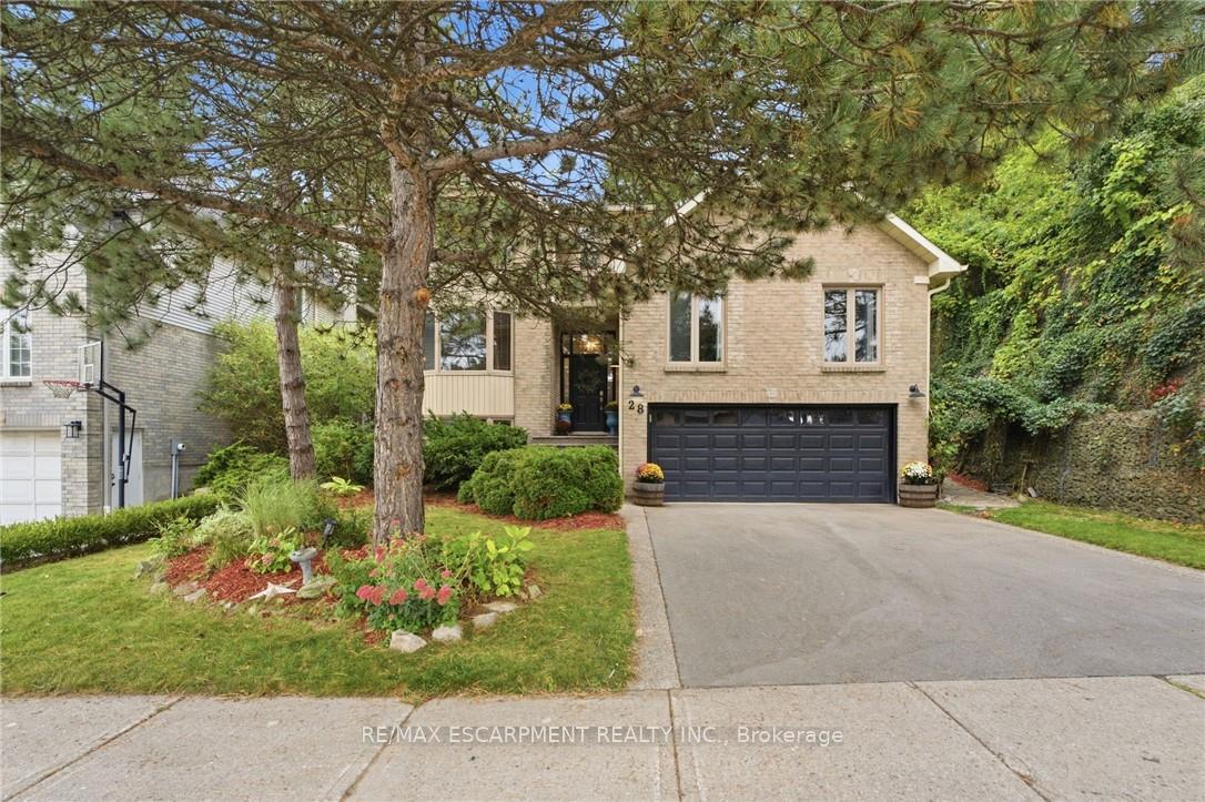 Photo 2 of 28 Seymour Drive, Hamilton, Ancaster — HOMEH