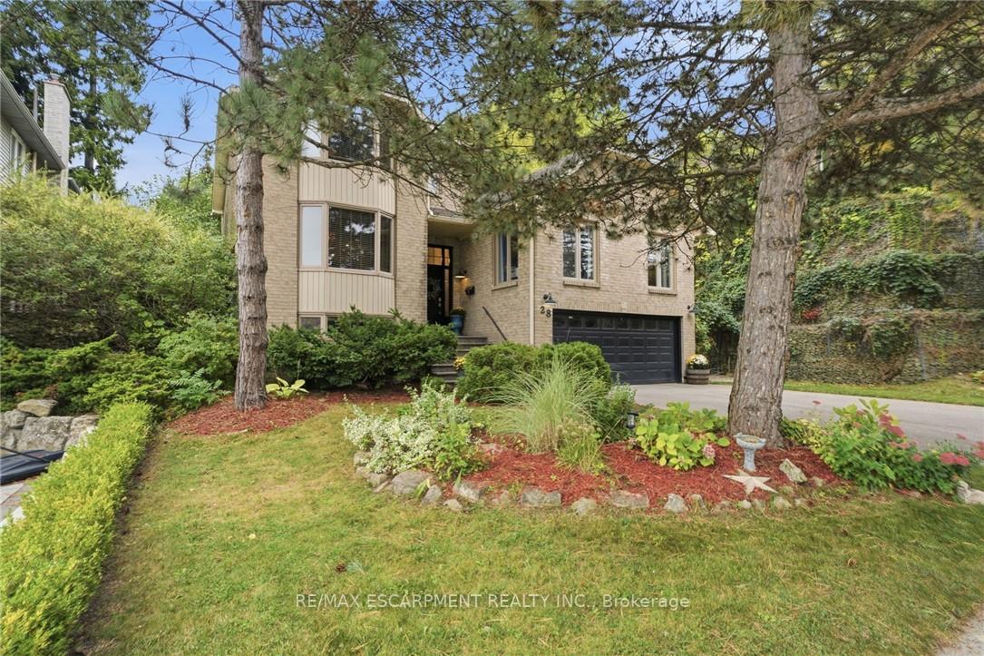 Photo 3 of 28 Seymour Drive, Hamilton, Ancaster — HOMEH
