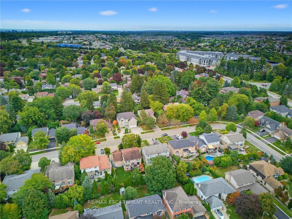 Photo 4 of 28 Seymour Drive, Hamilton, Ancaster — HOMEH