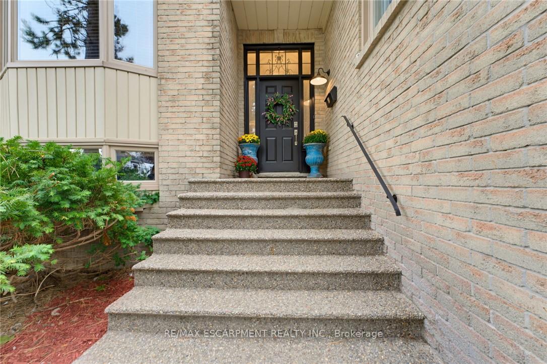 Photo 7 of 28 Seymour Drive, Hamilton, Ancaster — HOMEH