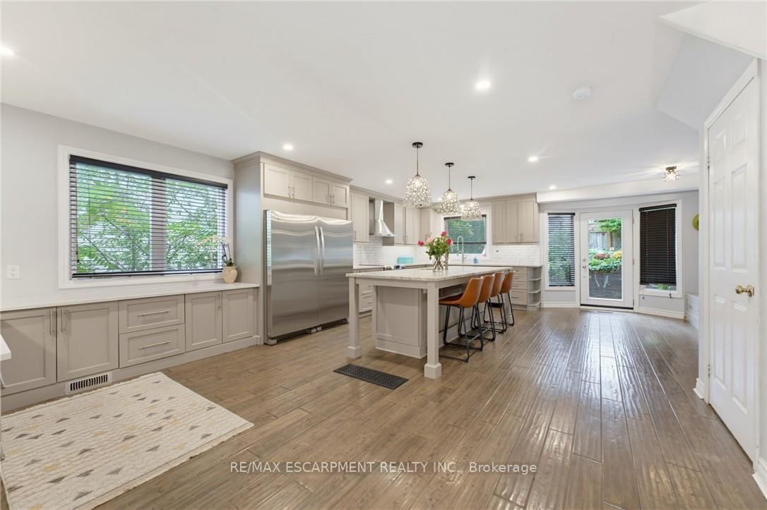 Photo 8 of 28 Seymour Drive, Hamilton, Ancaster — HOMEH
