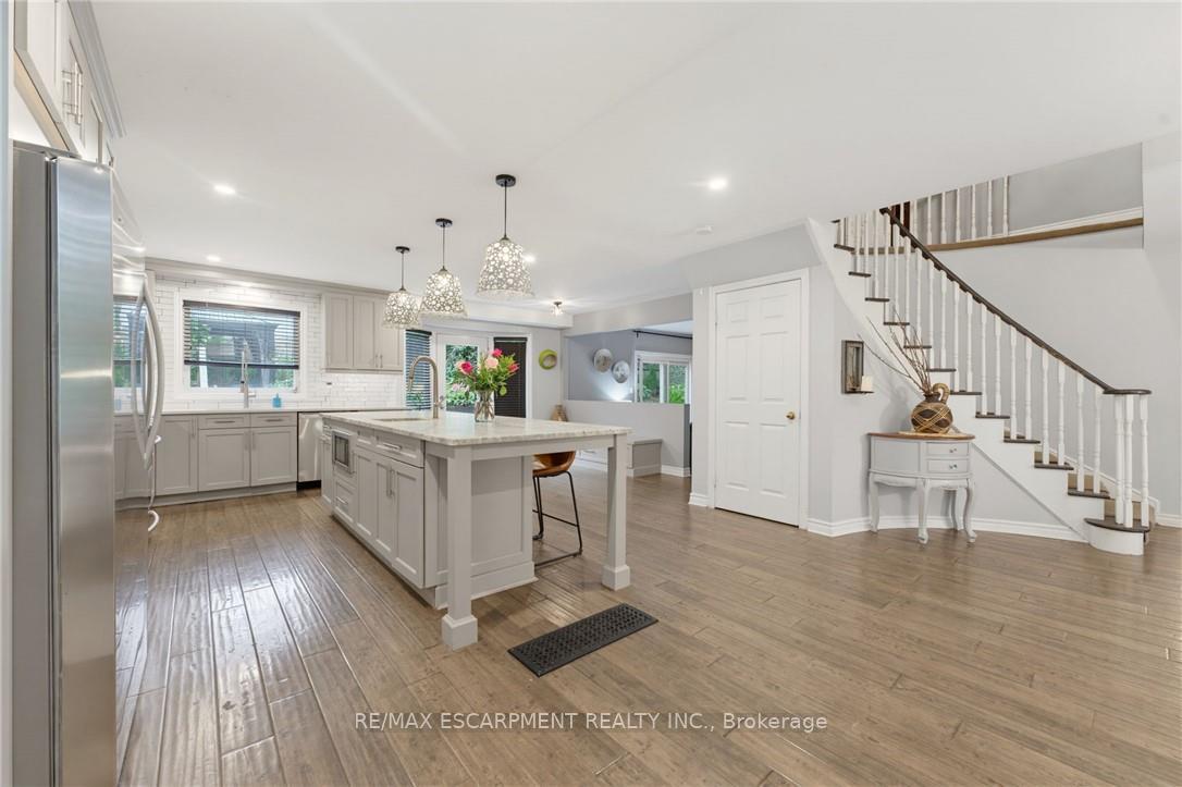 Photo 9 of 28 Seymour Drive, Hamilton, Ancaster — HOMEH