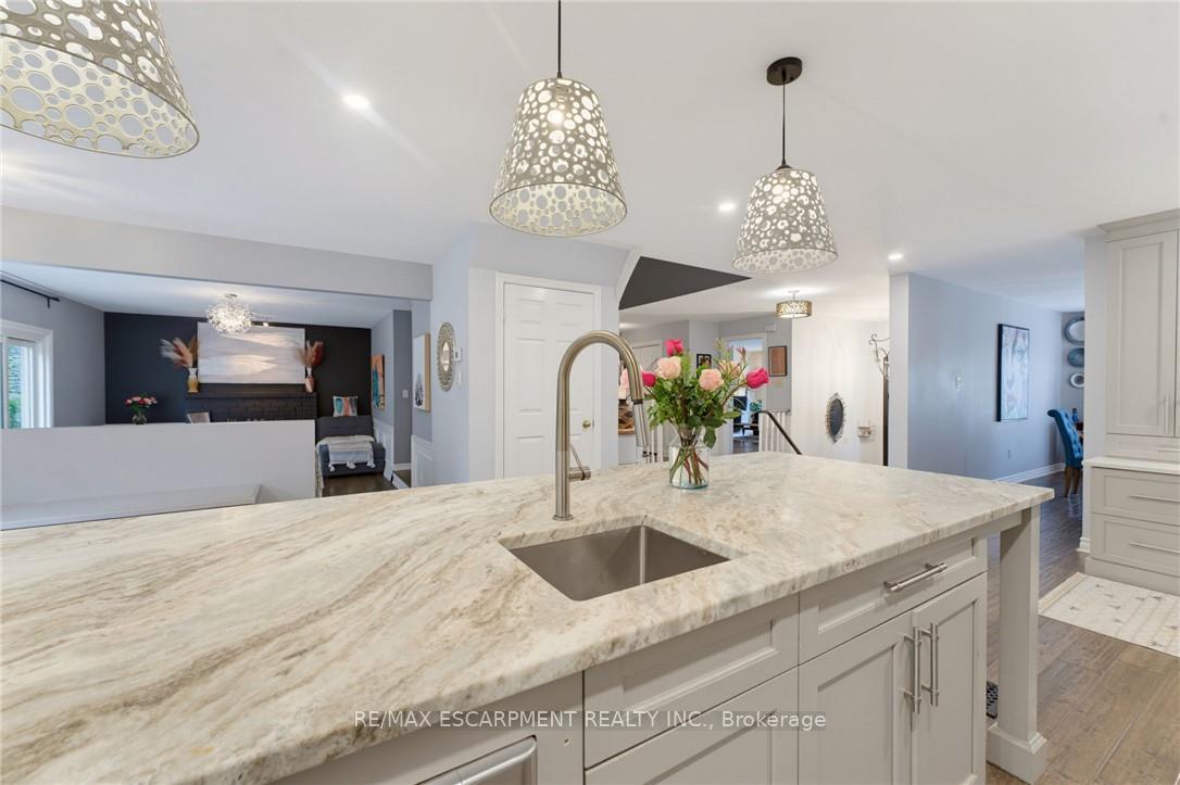 Photo 11 of 28 Seymour Drive, Hamilton, Ancaster — HOMEH