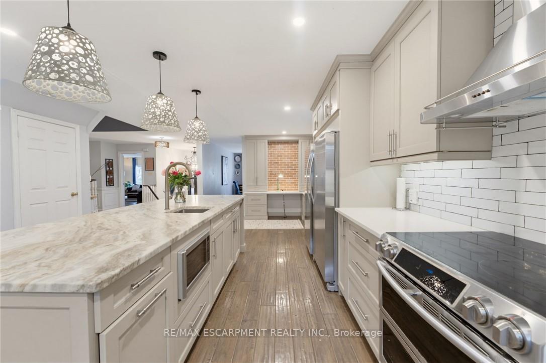 Photo 13 of 28 Seymour Drive, Hamilton, Ancaster — HOMEH