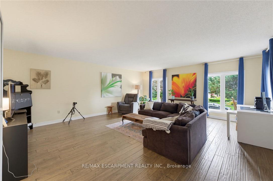 Photo 19 of 28 Seymour Drive, Hamilton, Ancaster — HOMEH