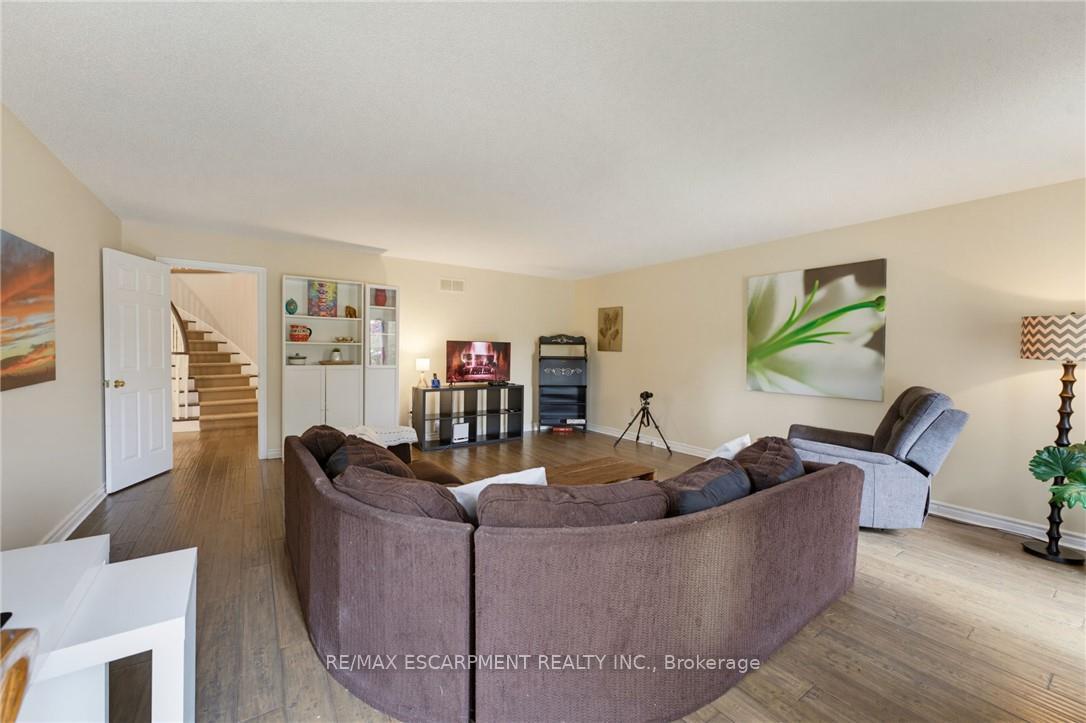 Photo 20 of 28 Seymour Drive, Hamilton, Ancaster — HOMEH