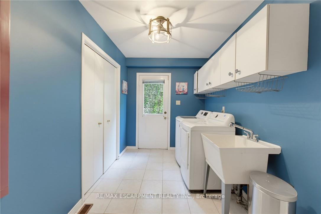 Photo 21 of 28 Seymour Drive, Hamilton, Ancaster — HOMEH