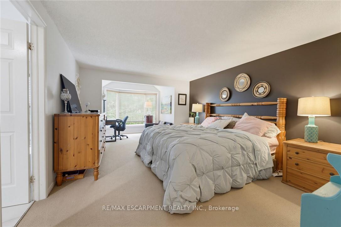Photo 24 of 28 Seymour Drive, Hamilton, Ancaster — HOMEH