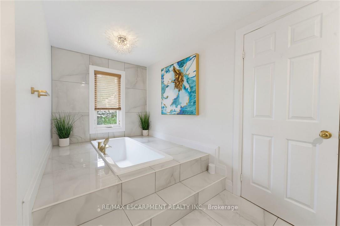 Photo 27 of 28 Seymour Drive, Hamilton, Ancaster — HOMEH