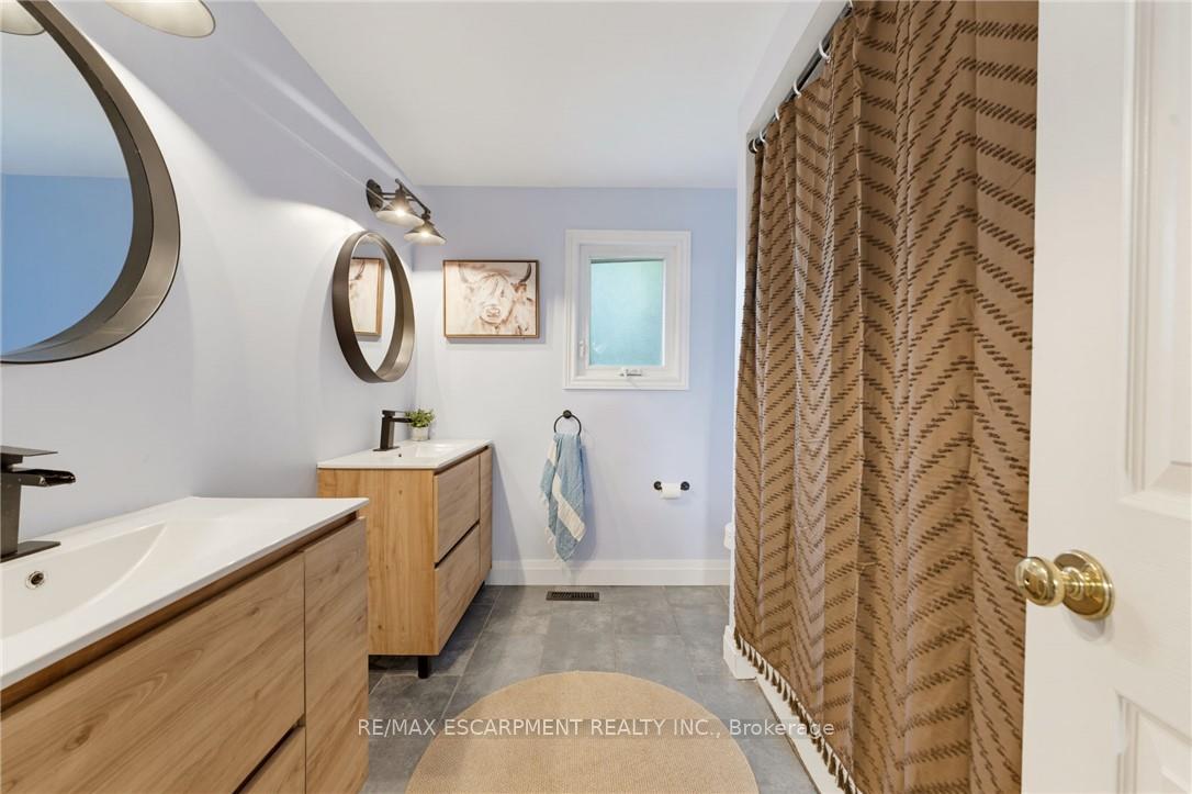 Photo 32 of 28 Seymour Drive, Hamilton, Ancaster — HOMEH