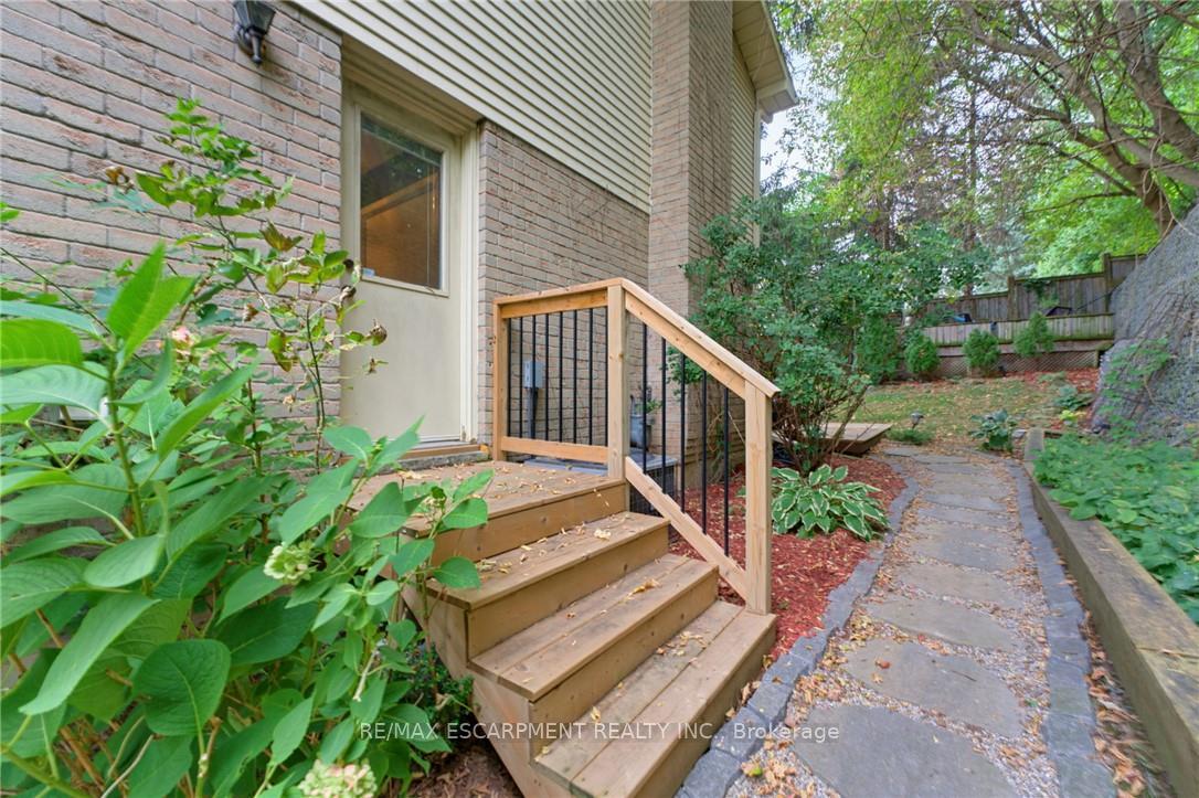 Photo 36 of 28 Seymour Drive, Hamilton, Ancaster — HOMEH