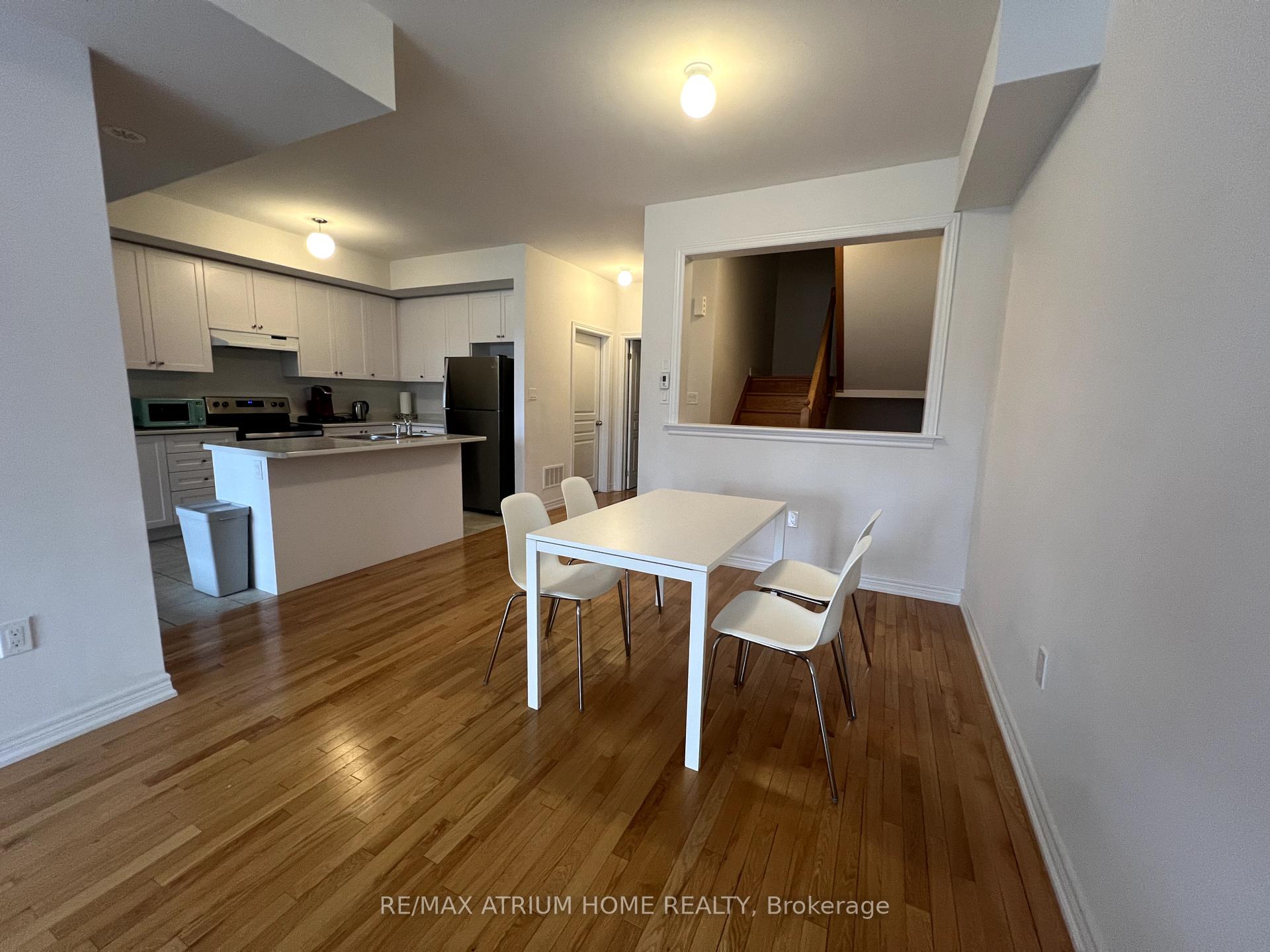 Photo 5 of 31 Jaffna Lane, Markham, Berczy — HOMEH