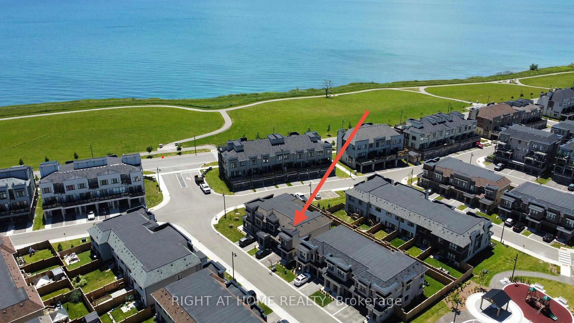 Photo 2 of 30 Caspian Square, Clarington, Bowmanville — HOMEH