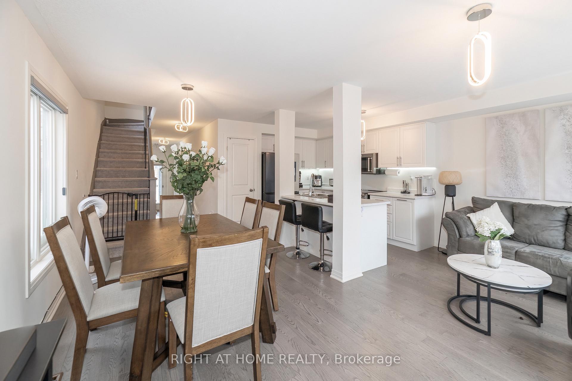 Photo 8 of 30 Caspian Square, Clarington, Bowmanville — HOMEH